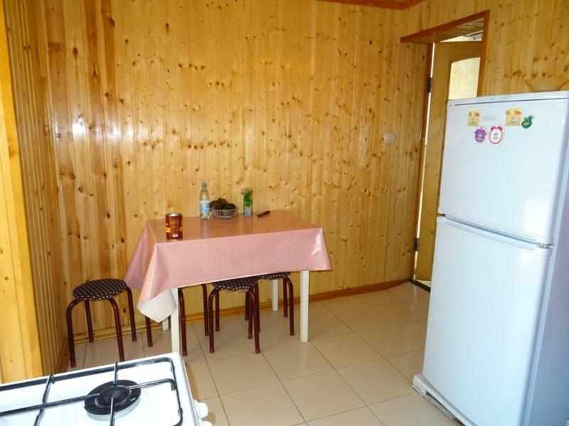 Guesthouse On Zheleznodorozhnaya Сухуми Екстериор снимка