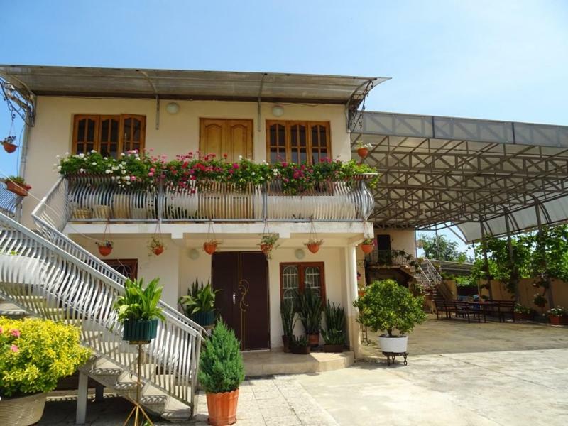 Guesthouse On Zheleznodorozhnaya Сухуми Екстериор снимка